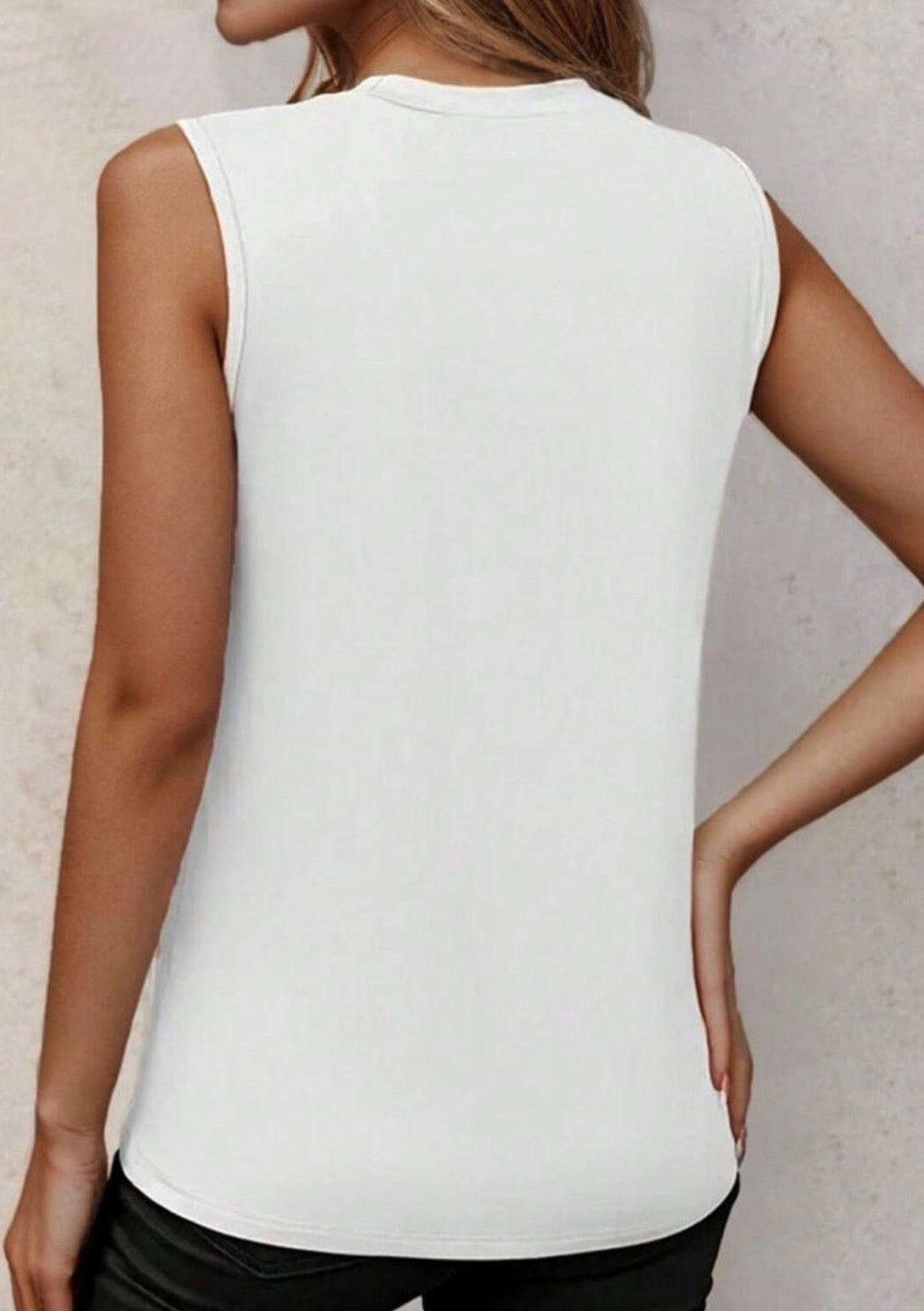 Sleeveless Top with Crewneck and Pleat Design