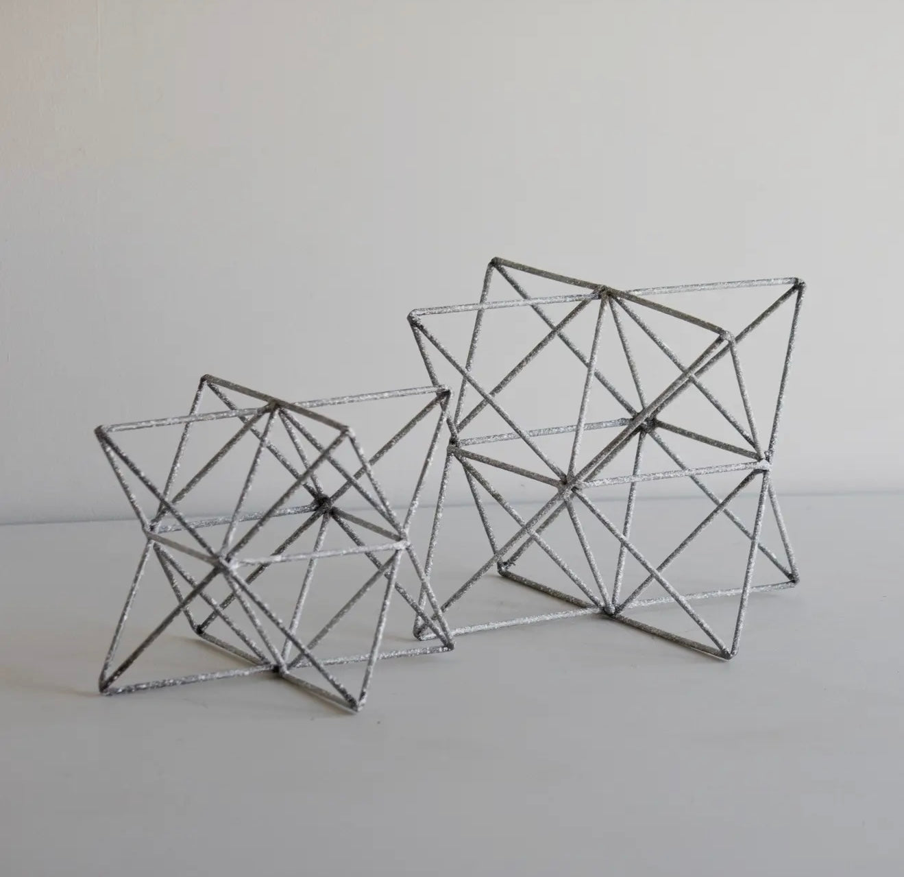 Arwen Star White Washed Metal Set of 2 Decorative PCs.
