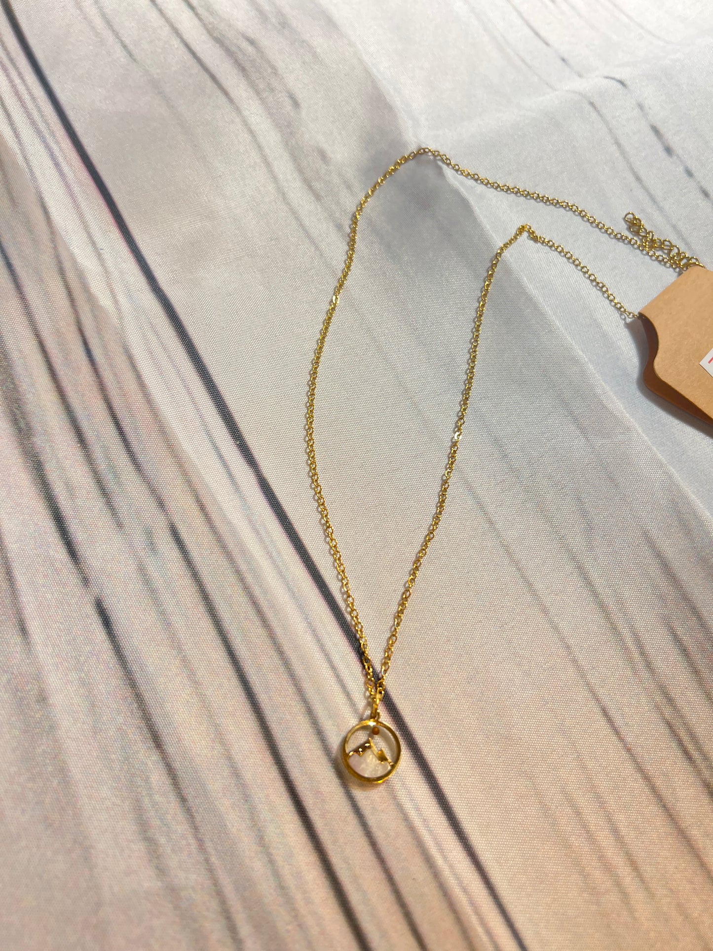 Mountain white necklace