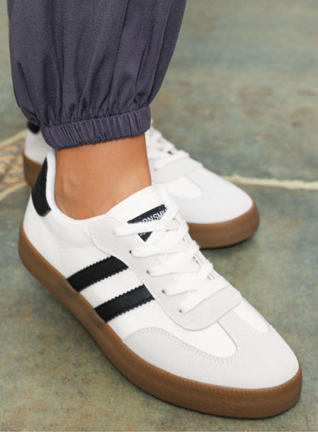 White Sneaker with Black Stripes and Trendy Sole
