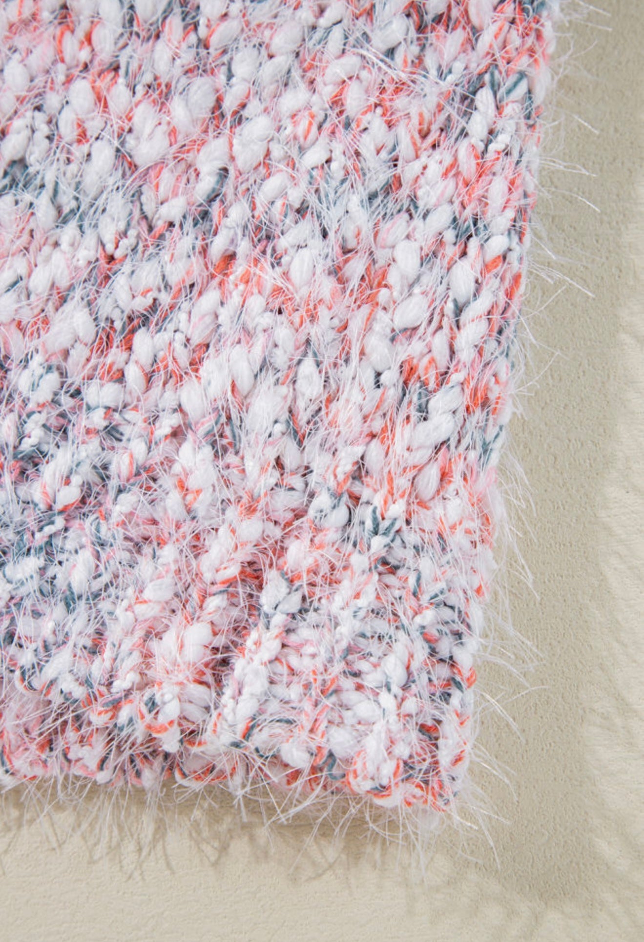 Long sweater w/ pink gray white