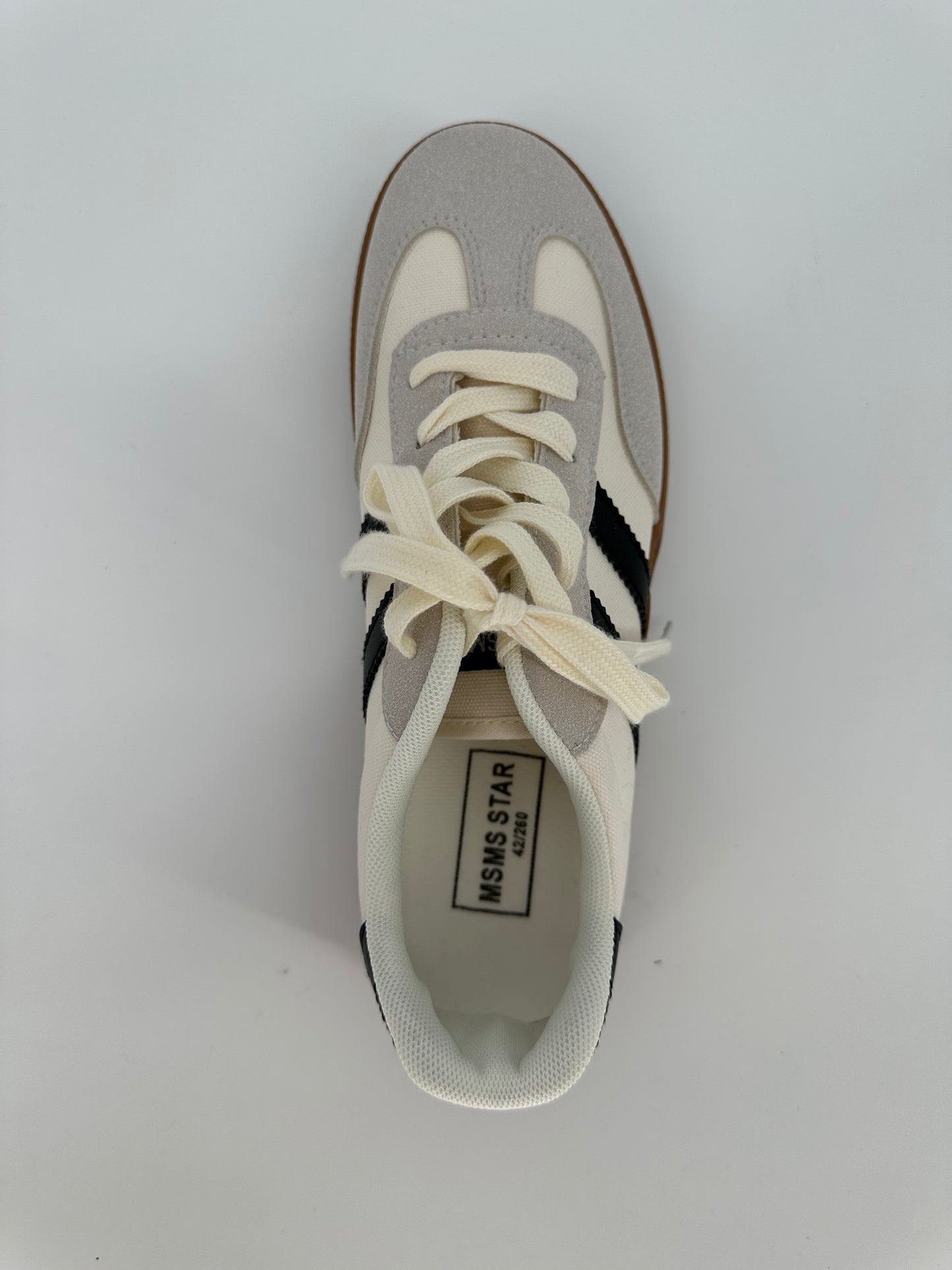 White Sneaker with Black Stripes and Trendy Sole
