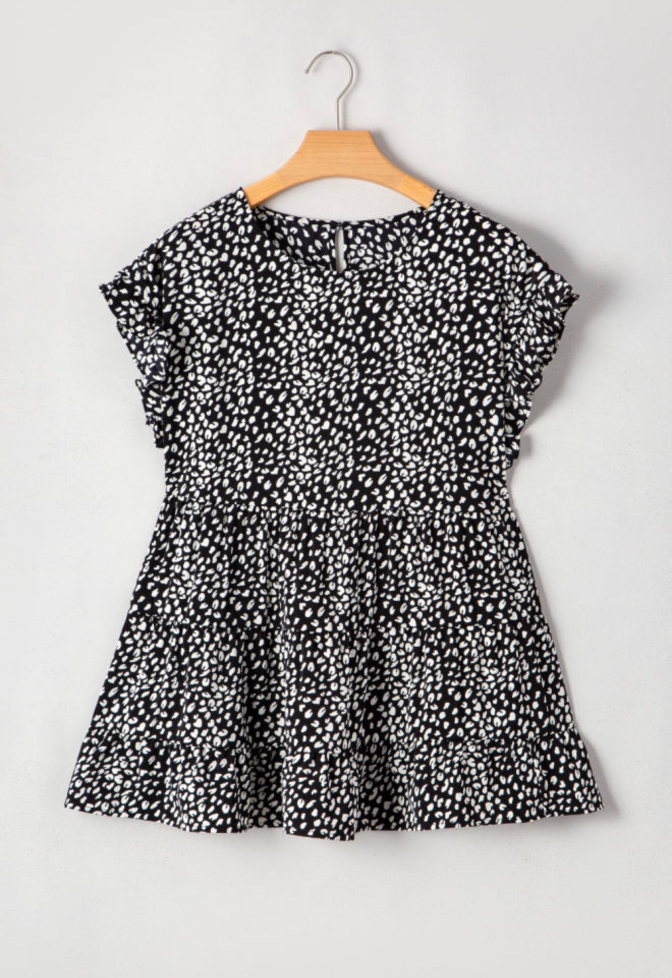 PP28 Black and White Pebble Print Tiered Flowy Top with short Ruffle Trim Sleeves