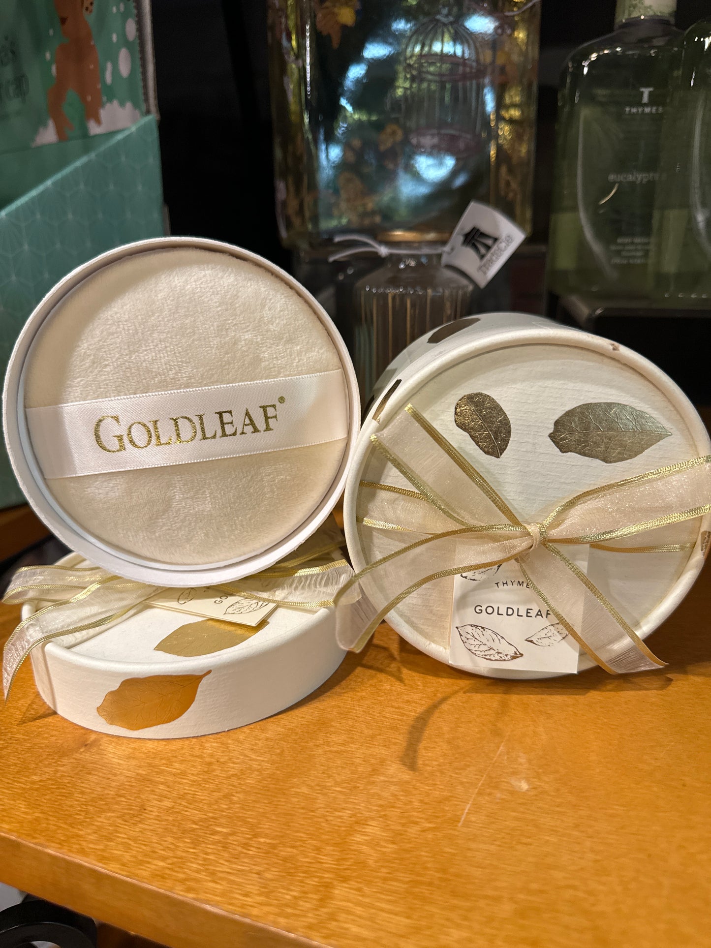Perfumed Dusting Powder | Gold Leaf