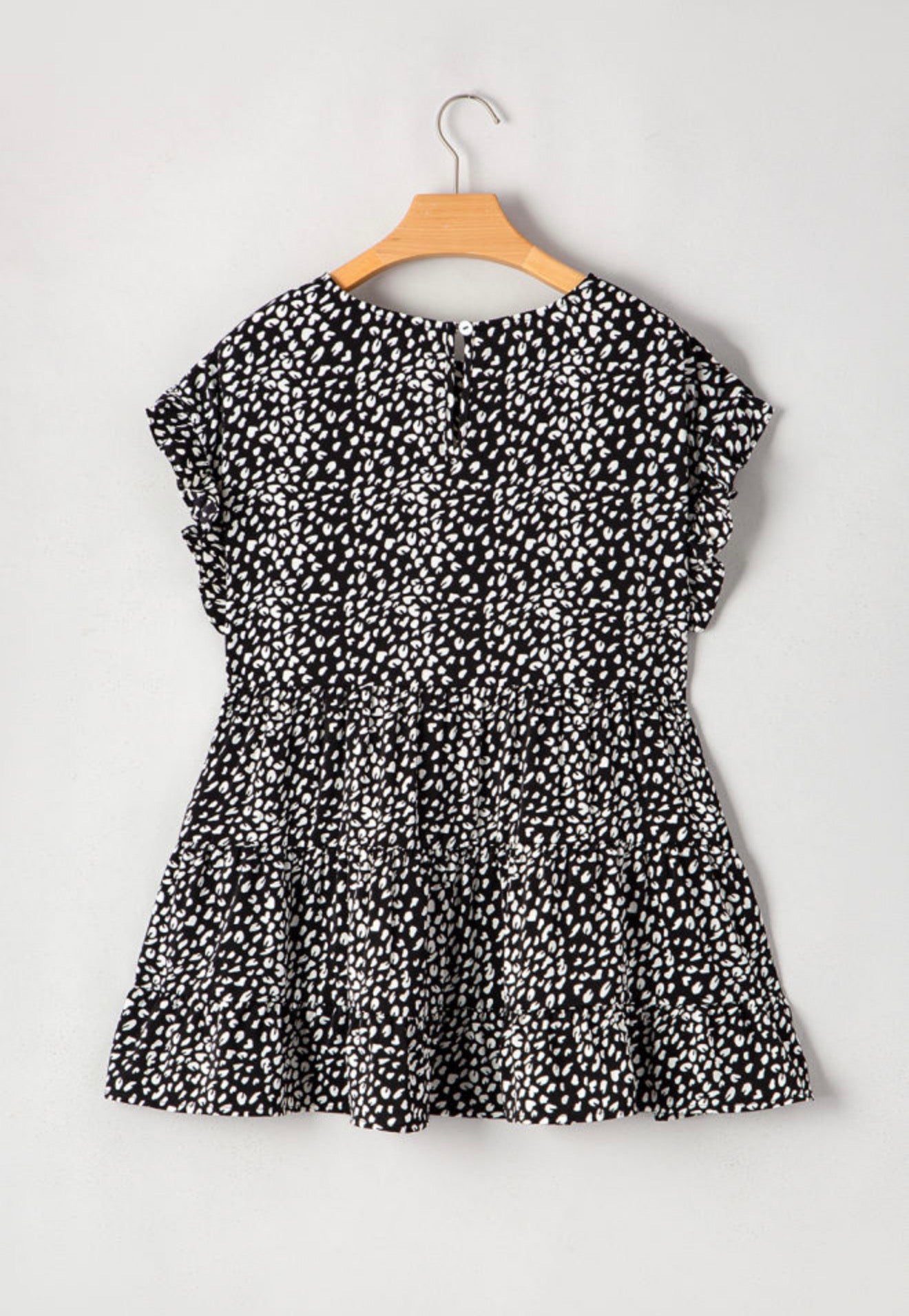 PP28 Black and White Pebble Print Tiered Flowy Top with short Ruffle Trim Sleeves