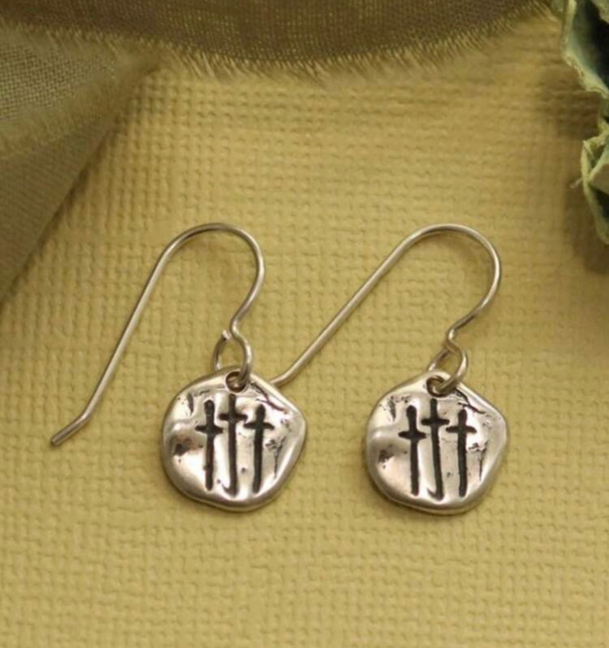 3CERS Hammered Look Silver Disc Earrings with Triple Cross Design