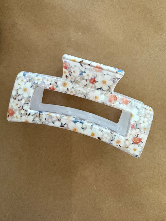 A138 Floral Claw Clip