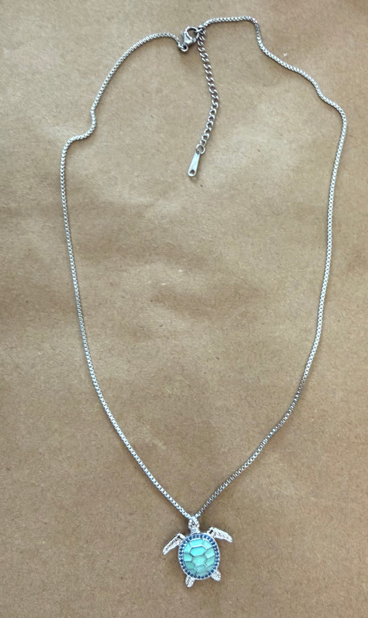 J29 Sea Turtle Pendant Necklace