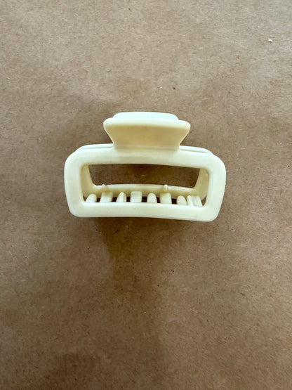 A134 Small Claw Clip in Cool Colors