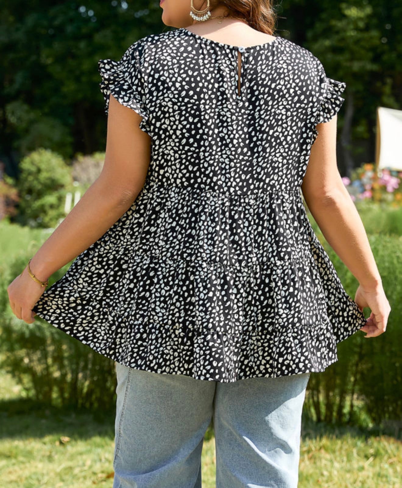 PP28 Black and White Pebble Print Tiered Flowy Top with short Ruffle Trim Sleeves