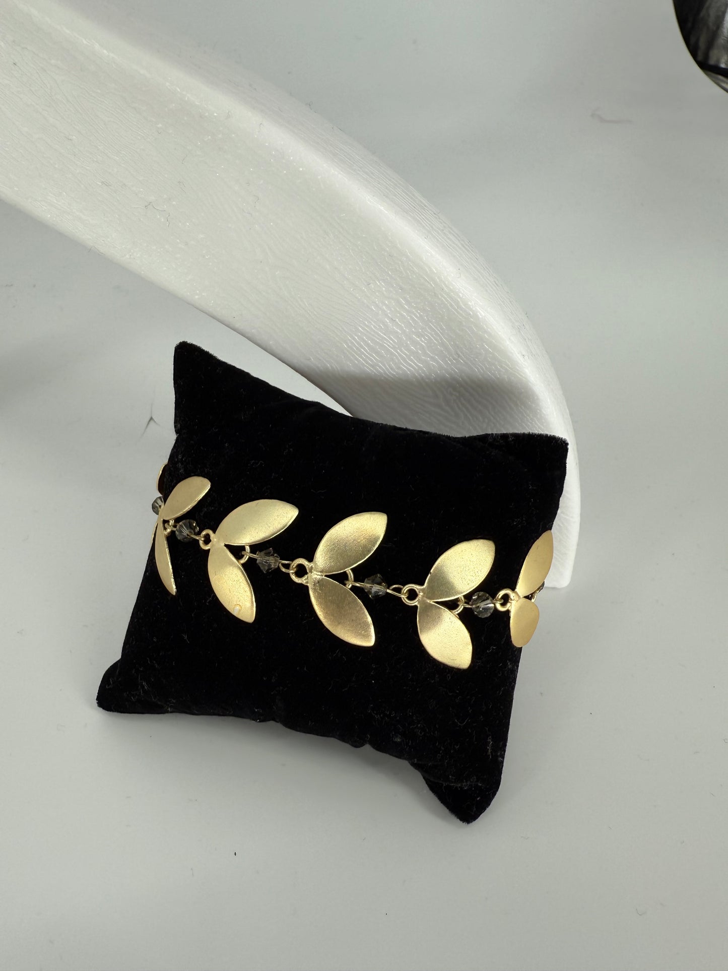 Gold Leaf Design Necklace with Natural Stone Pendant and Gold Leaf Design Bracelet