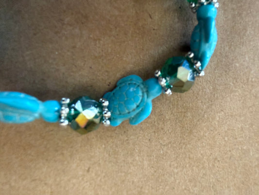 J43 Faux Turquoise Sea Turtle Stretch Bracelet with Crystal Cut Beads