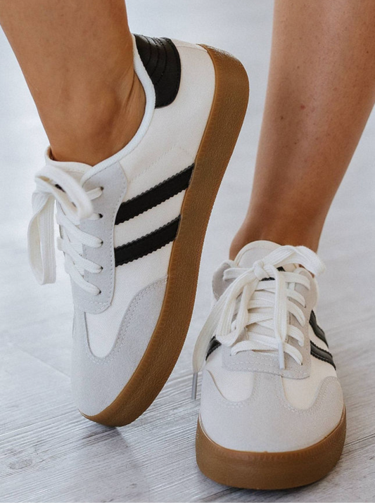 White Sneaker with Black Stripes and Trendy Sole