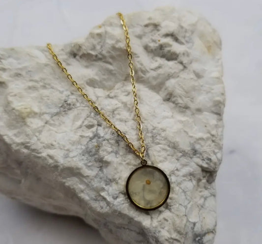 Mustard Seed in Round Pendant