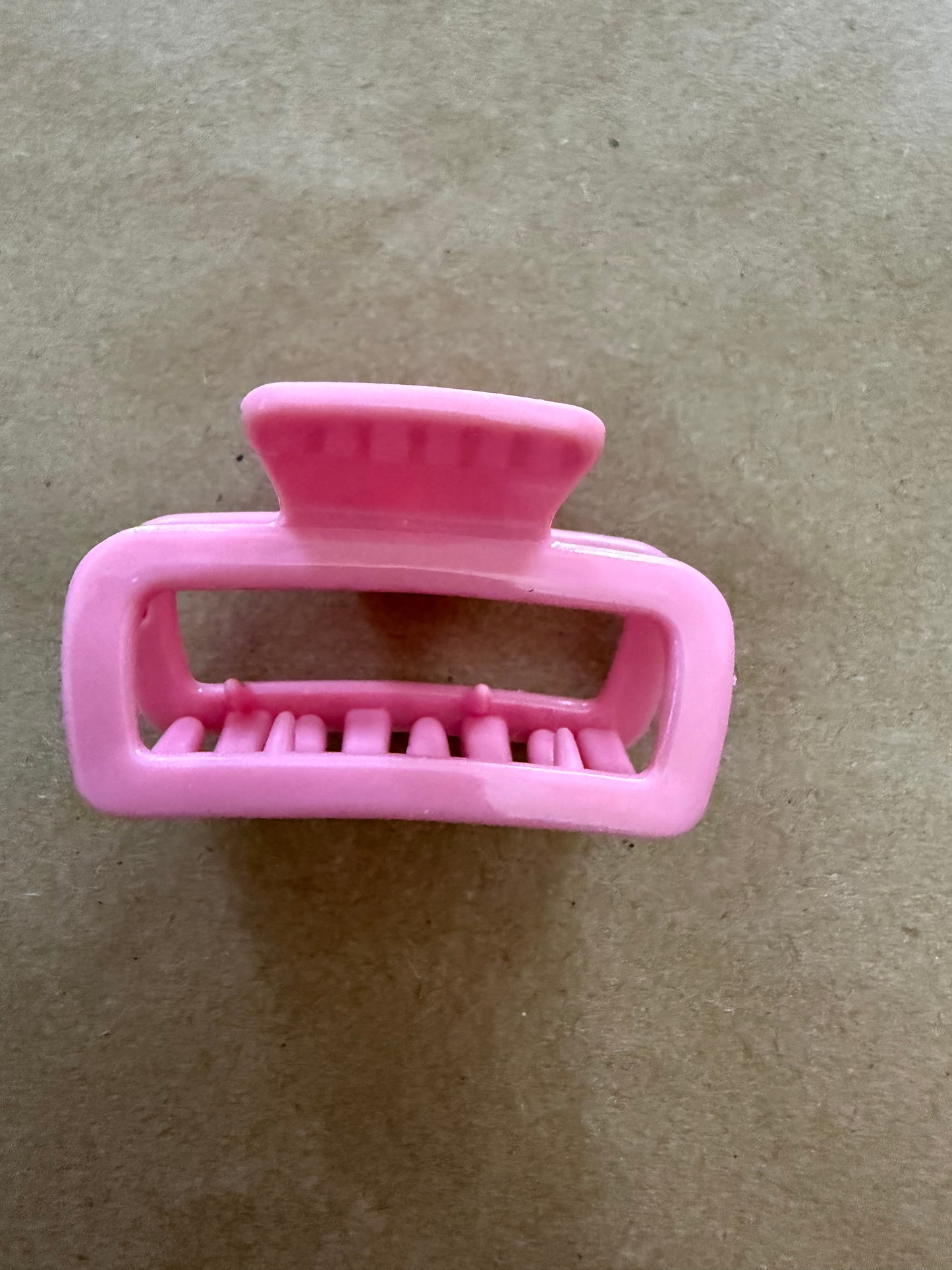 A134 Small Claw Clip in Cool Colors