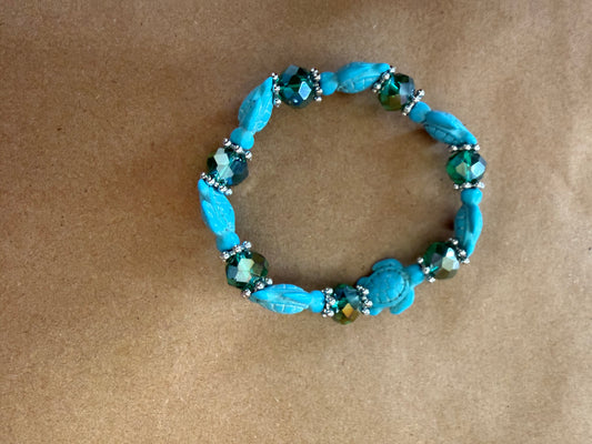 J43 Faux Turquoise Sea Turtle Stretch Bracelet with Crystal Cut Beads