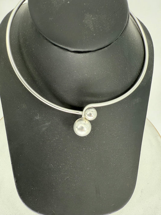 Trezo Silver Choker with Unique Twist Clasp Closure