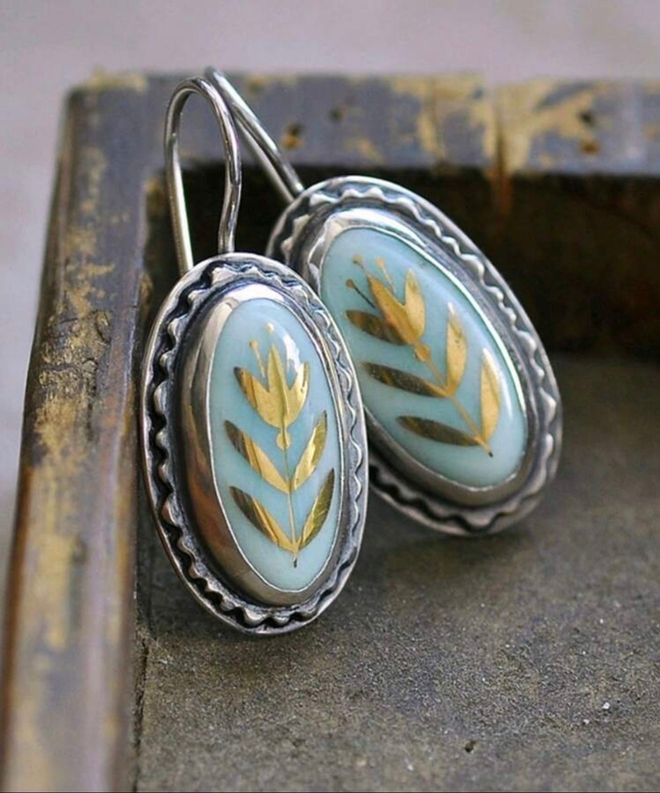 Oval Antique Earring with Gold Accent