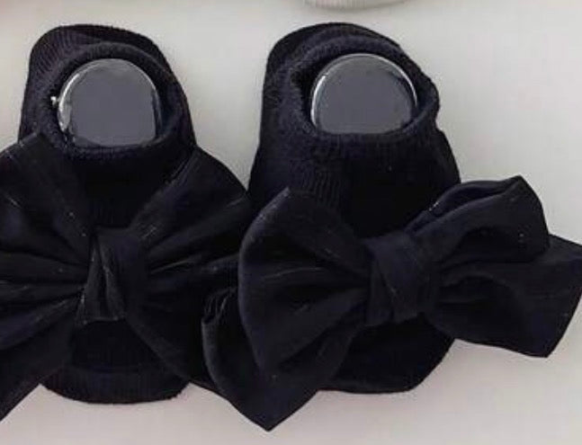 Baby's navy blue BT1 infant gripper sock with adorable toe bow embellishment by Ivy's Gifts & Boutique