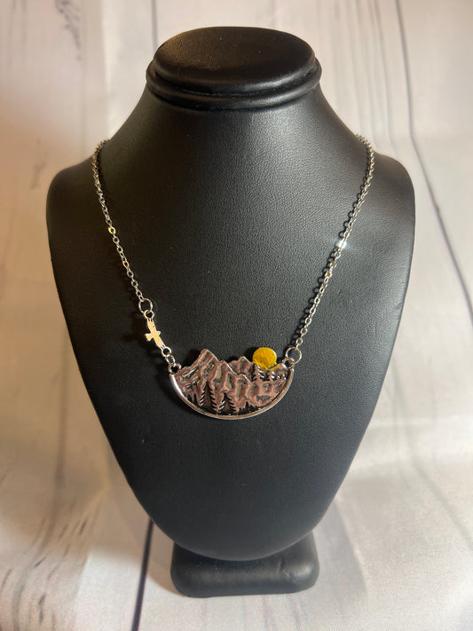 Mountain Detail necklace