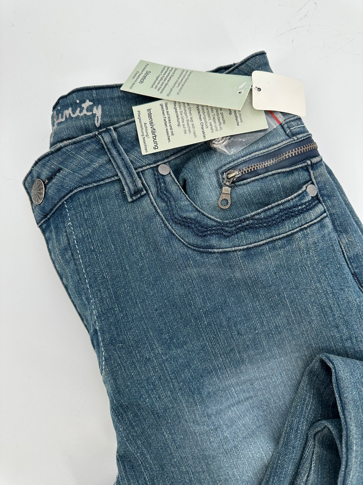 Infinity Washed Jeans